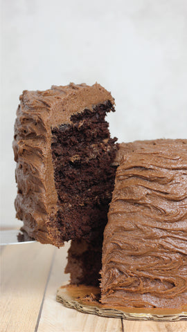 The Chocolate Cake + Globo